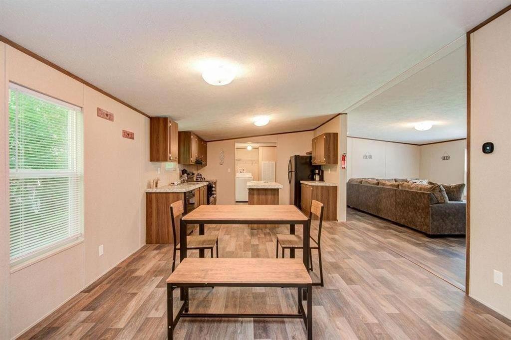 Seaside Serenity - Holiday Home Sleeps 10 Дикинсън Екстериор снимка