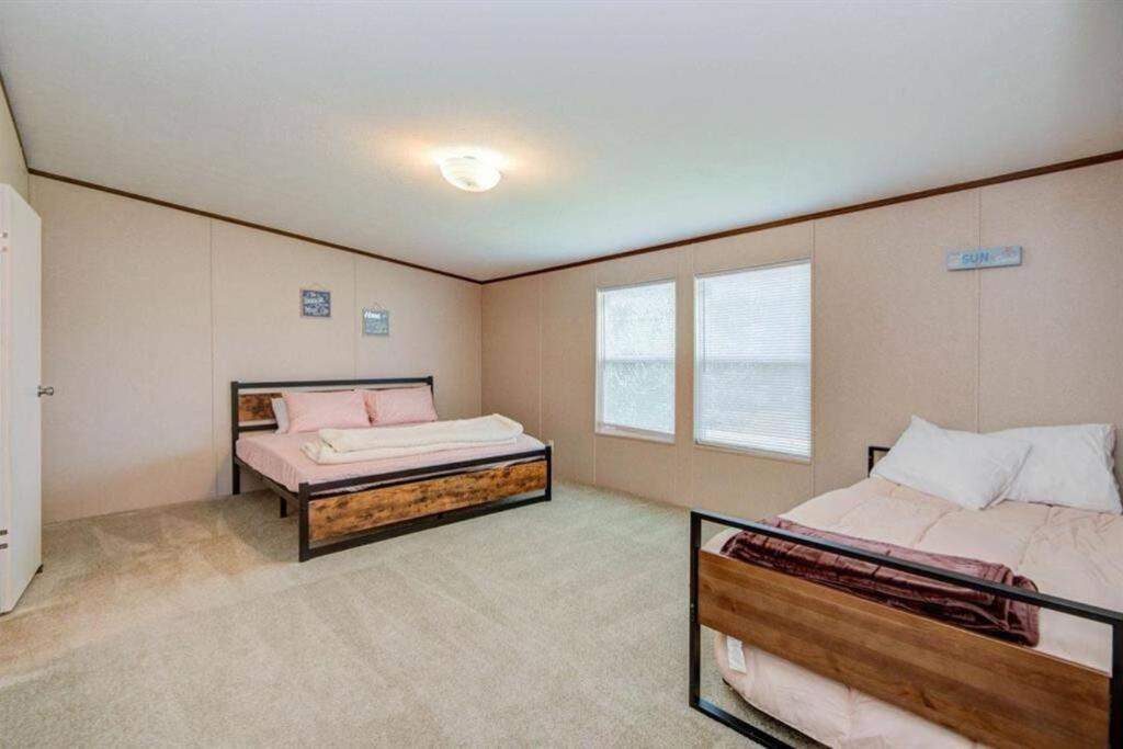 Seaside Serenity - Holiday Home Sleeps 10 Дикинсън Екстериор снимка