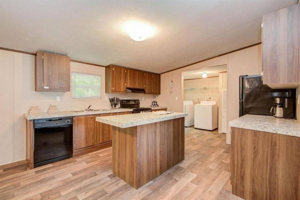 Seaside Serenity - Holiday Home Sleeps 10 Дикинсън Екстериор снимка